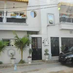 Couette-café Douce, Dakar
